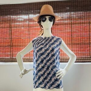 Velvet by Graham and Spencer viscose sleeveless blouse
Women’s M
NWT